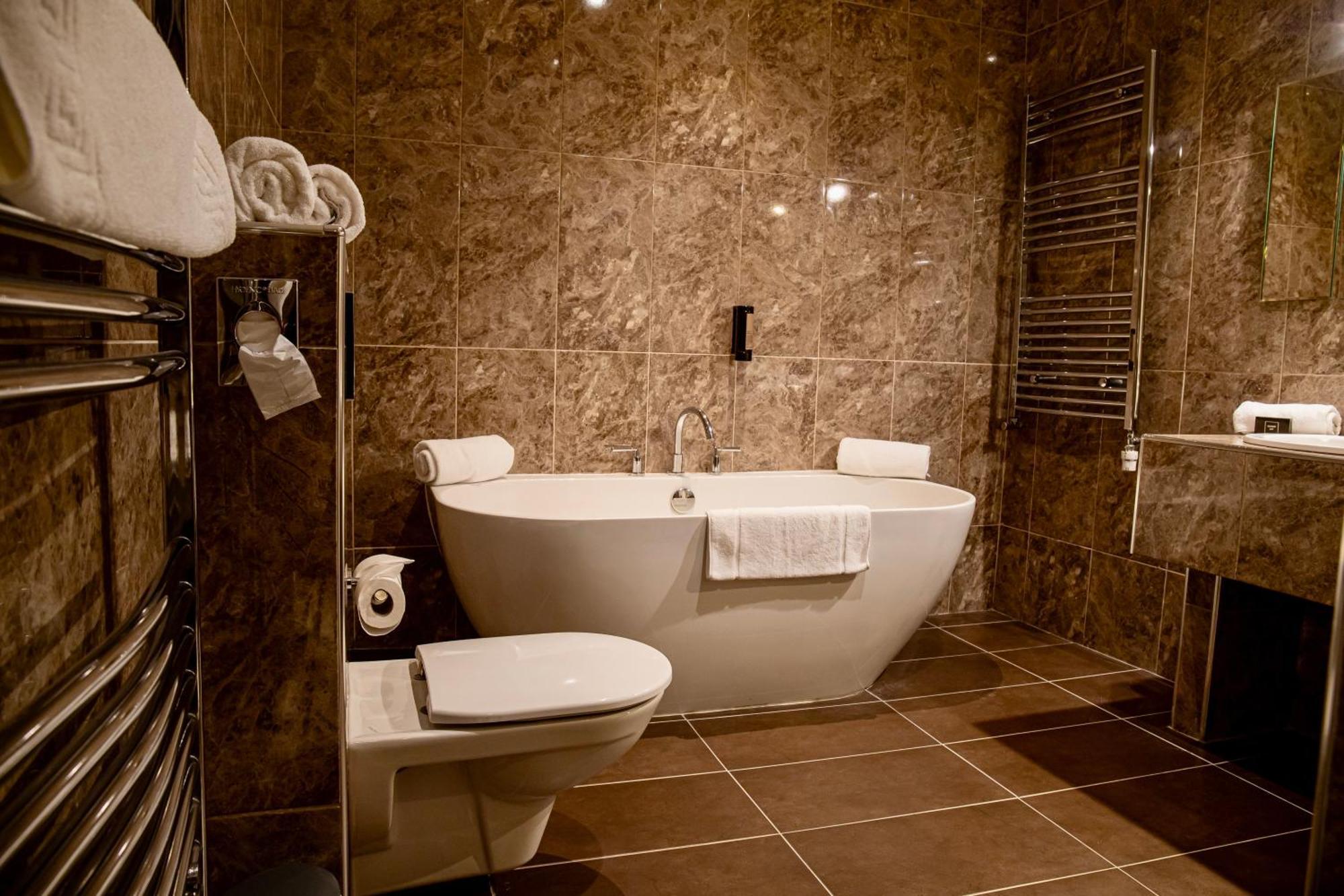 The Enniskillen Hotel And Motel Extérieur photo